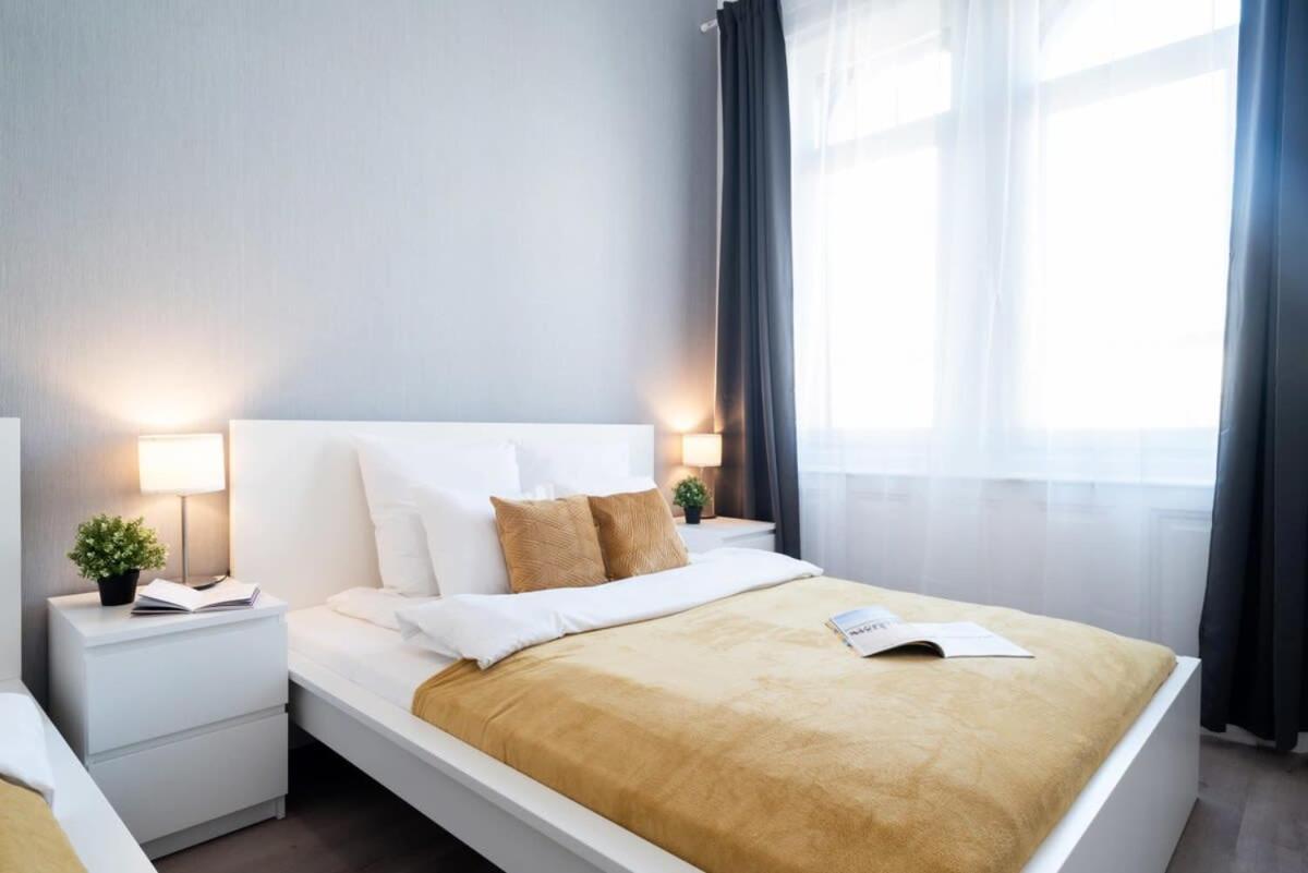 Large Apartment At Perfect Central Location Budapest Extérieur photo