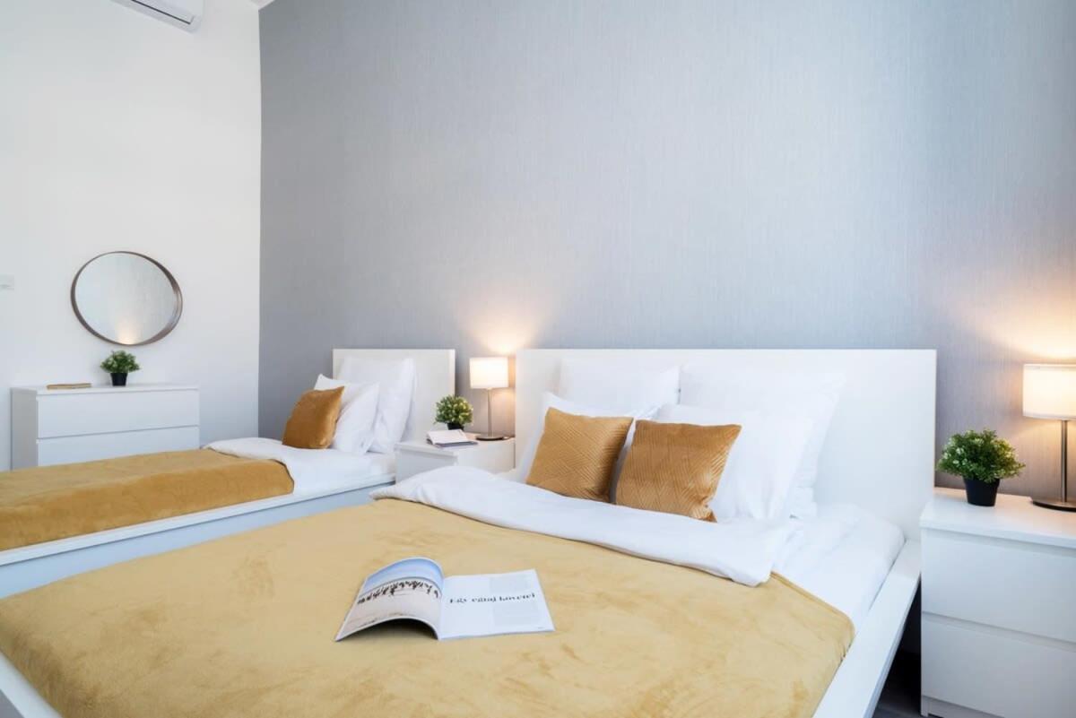 Large Apartment At Perfect Central Location Budapest Extérieur photo