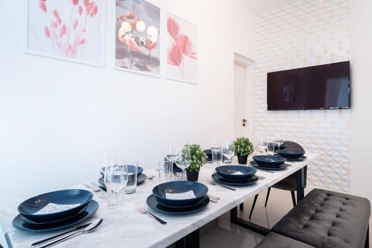 Large Apartment At Perfect Central Location Budapest Extérieur photo