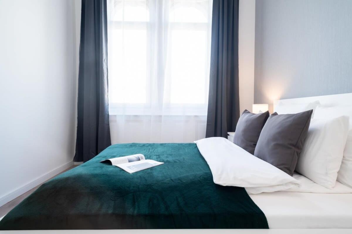 Large Apartment At Perfect Central Location Budapest Extérieur photo