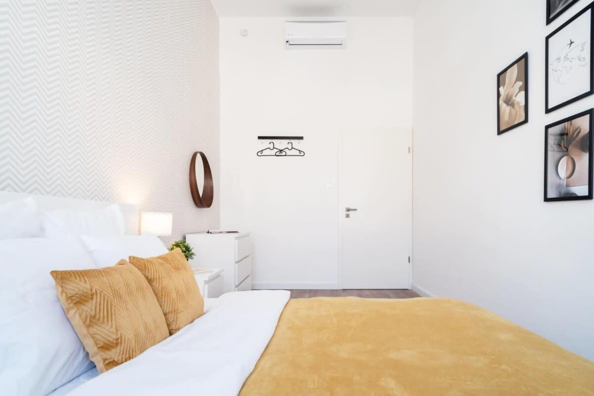 Large Apartment At Perfect Central Location Budapest Extérieur photo