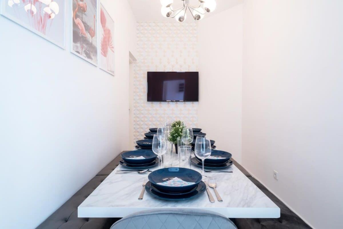 Large Apartment At Perfect Central Location Budapest Extérieur photo
