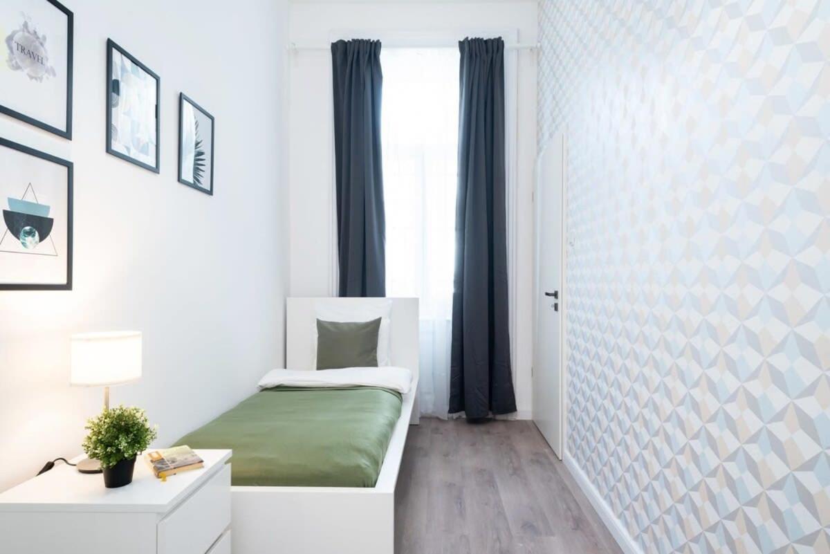 Large Apartment At Perfect Central Location Budapest Extérieur photo